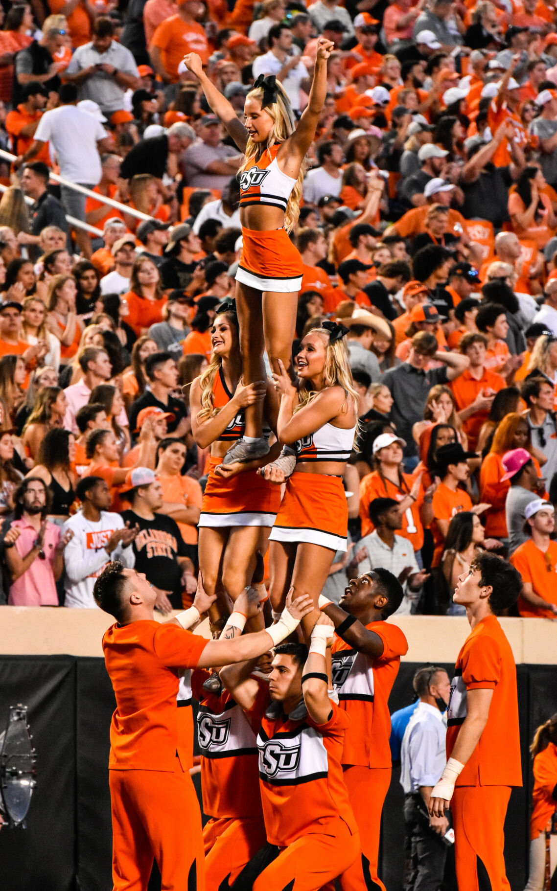 Cheerleaders.jpg