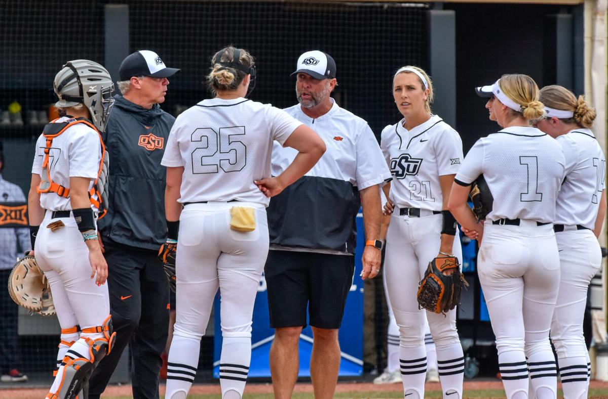 Gajewski huddle.jpg