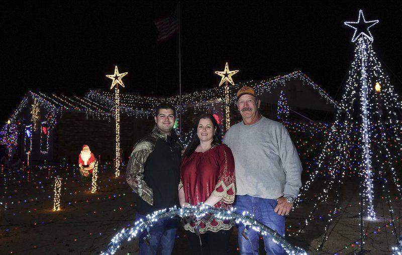 Turner Family Creates Magical Light Display News Stwnewspress Com