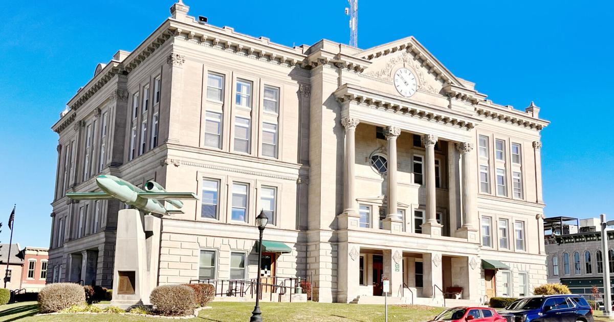 Commissioners receive purchase price for Health Department building | Banner Graphic Commissioners receive purchase price for Health Department building | Banner Graphic