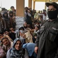 Thousands of Afghans scramble for chance to work in Qatar