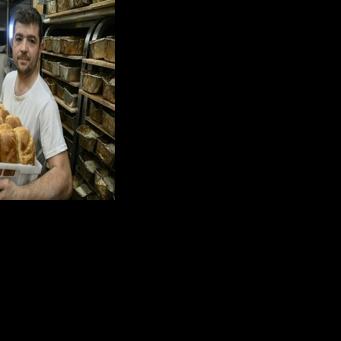 French volunteer bakes for Ukraine amid frosts and power outages