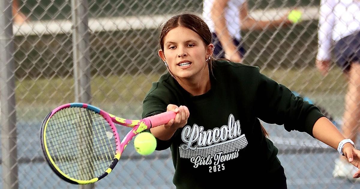 Tennis Roundup: Spartans take control of Blue Chip