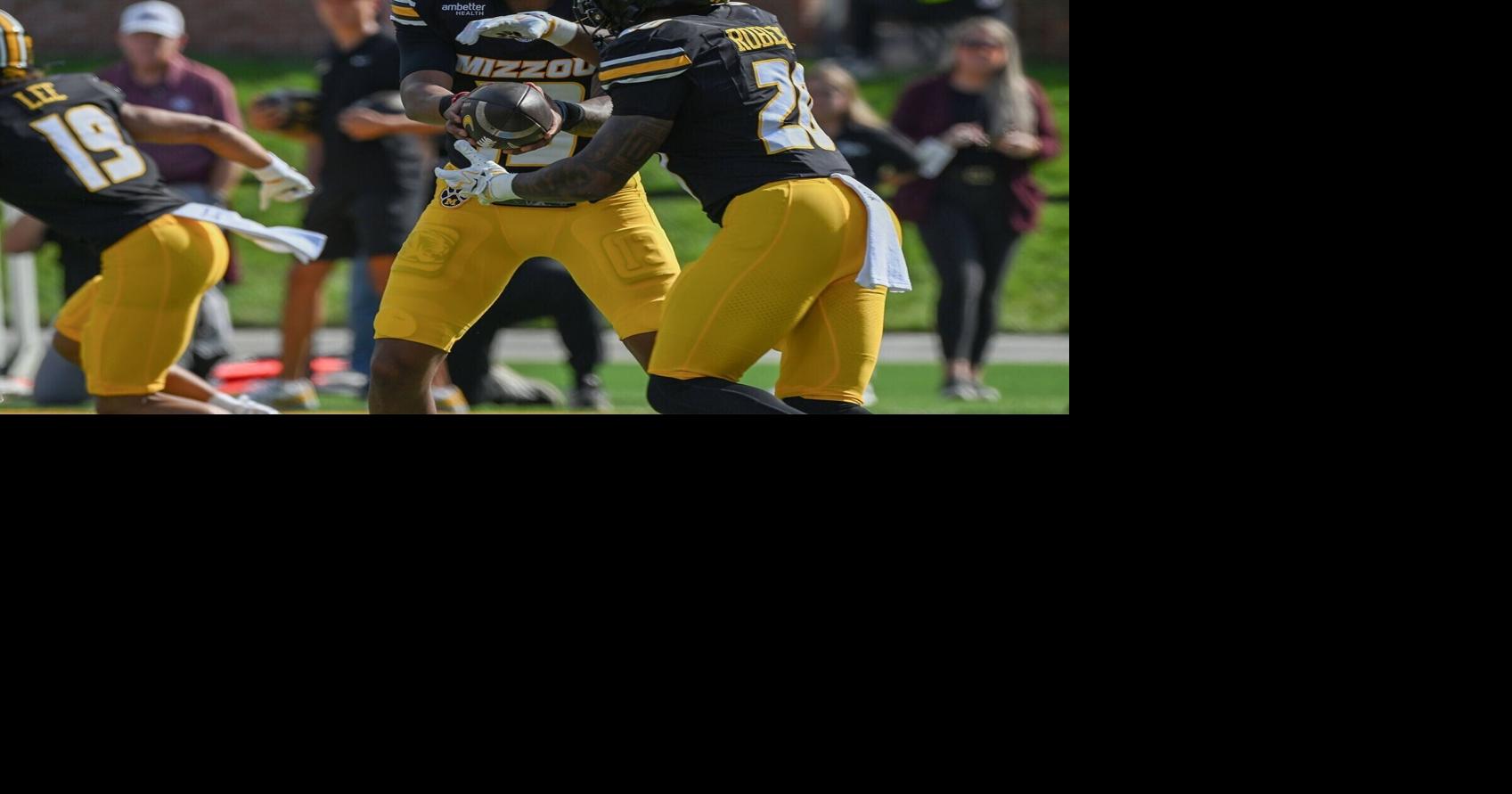 Roberts joins elite company with back-to-back 200-yard rushing games