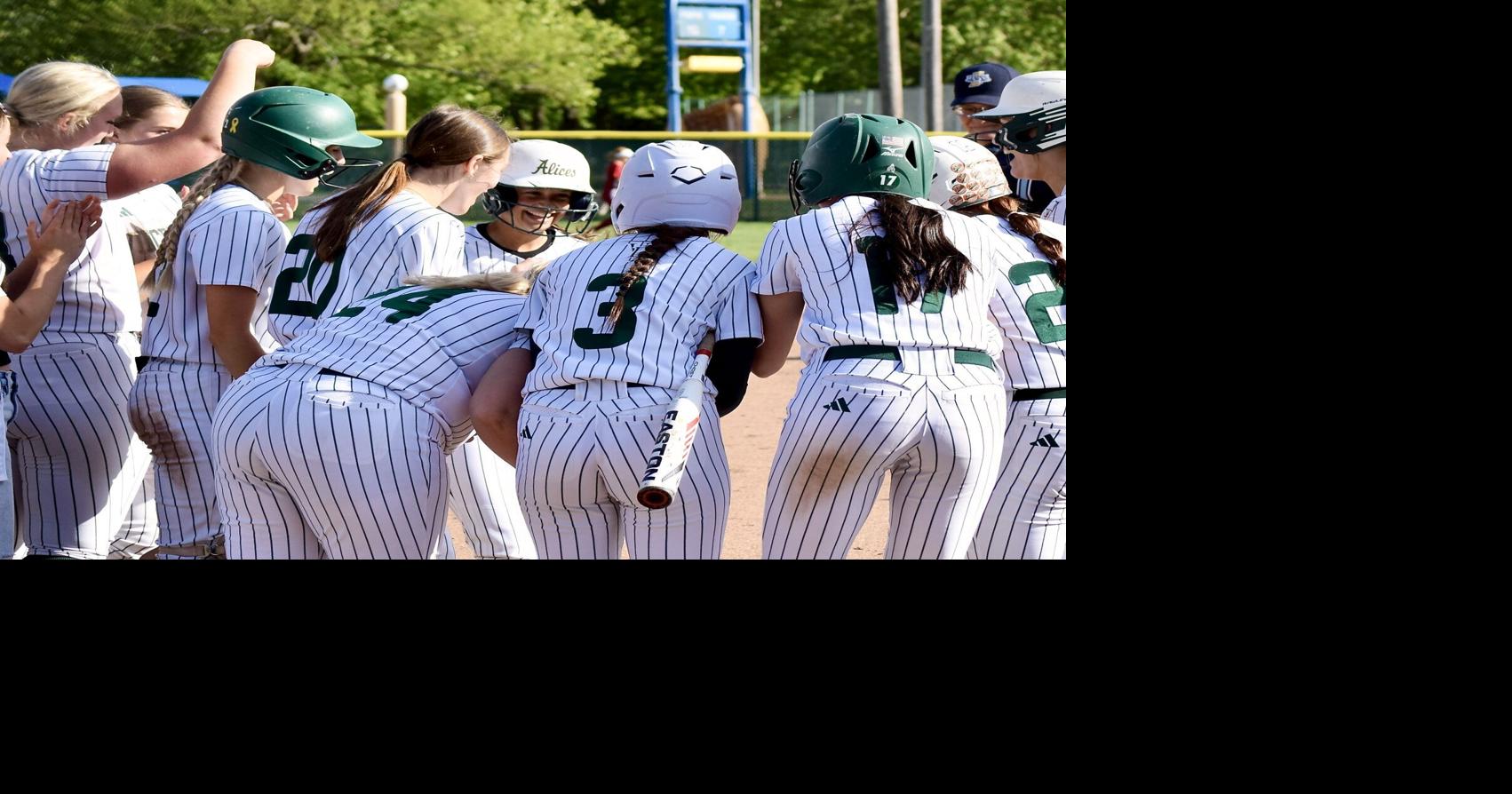 Alices win 18th straight behind Cleghorn's slam