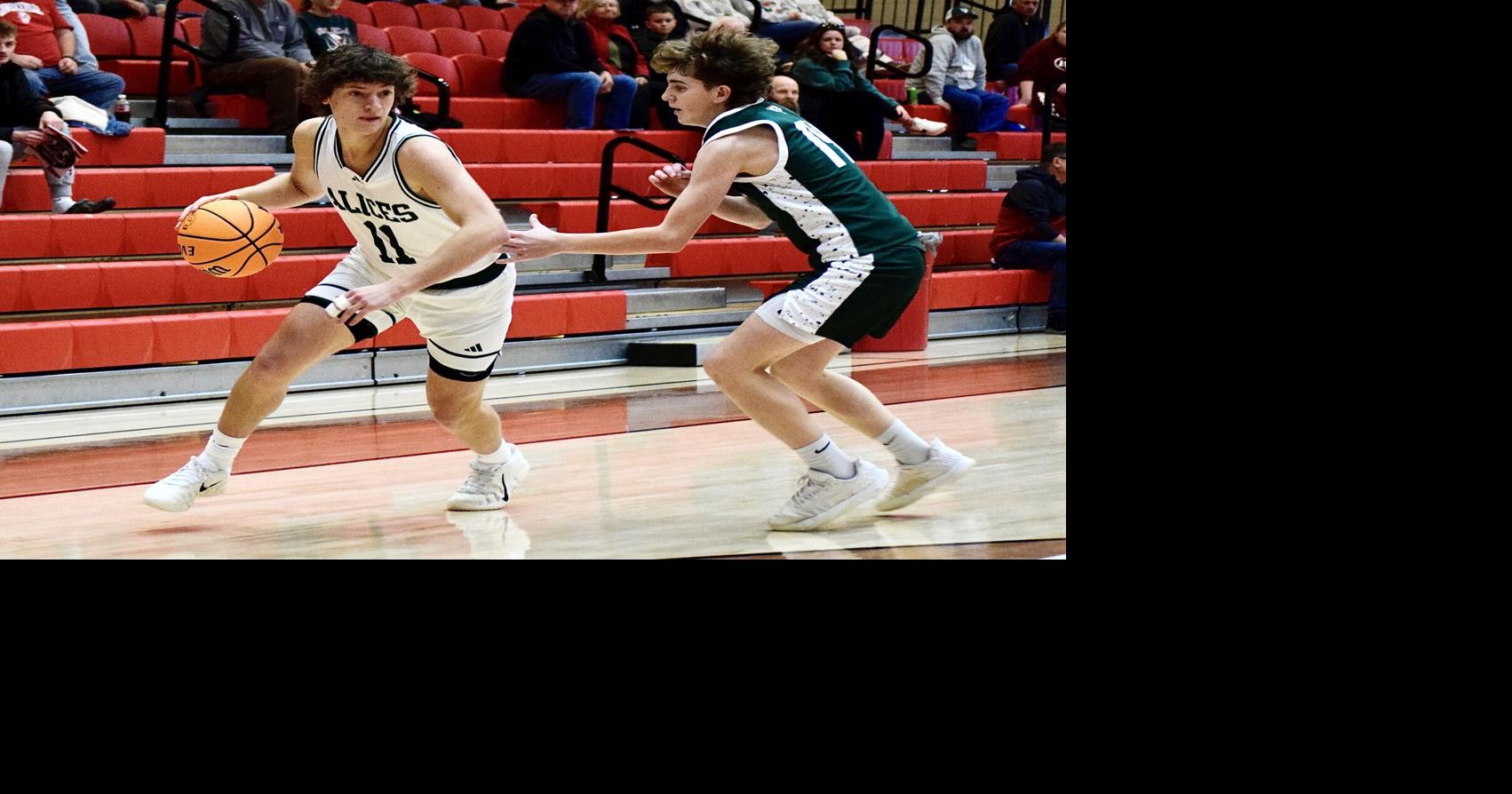 Lincoln dumps Salem in Classic opener