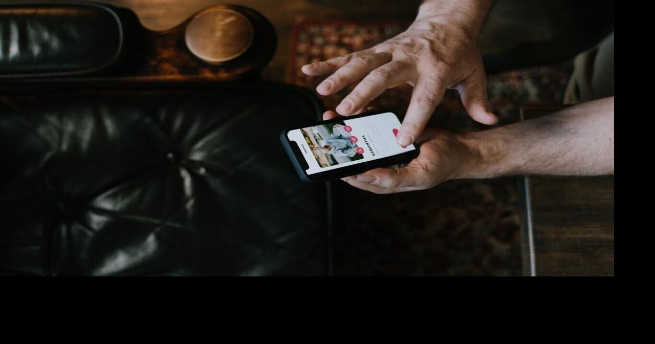 Research reveals how sexy dating profile photos can backfire
