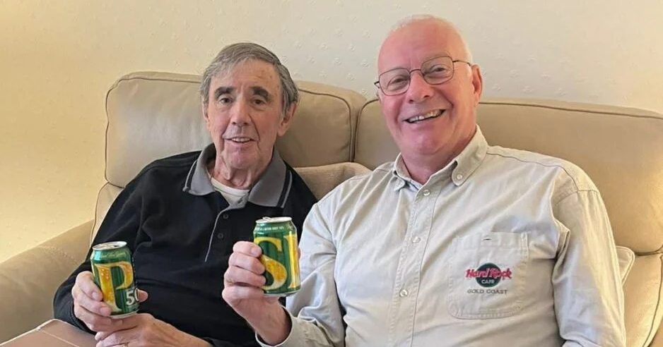 Man travels 14,000 miles to have final beer with dying friend