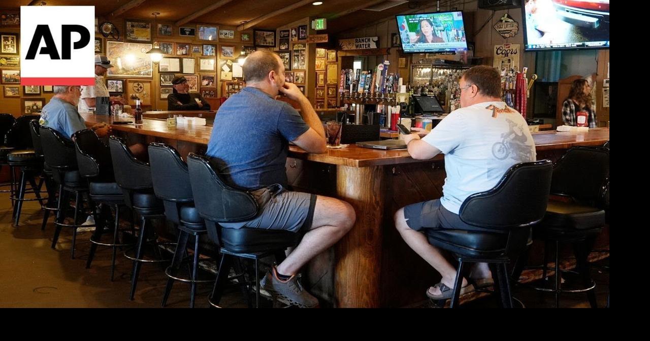 How much should waitstaff make? Voters in Arizona will answer in