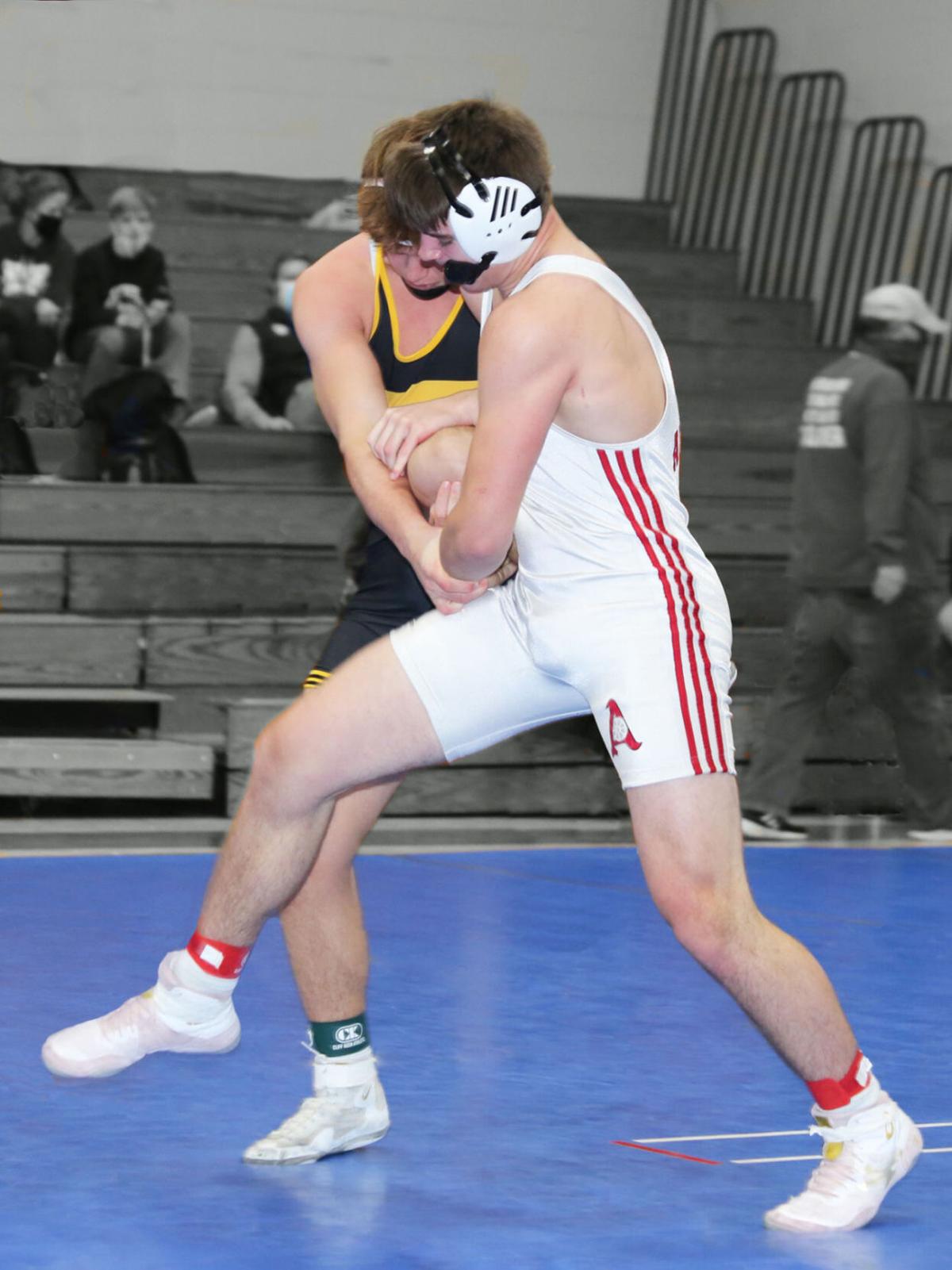 122120-nt-wicwrestling04.jpg