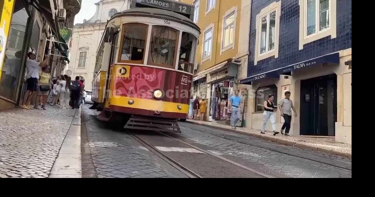 Tourists in Lisbon undeterred by streetcar crash which killed 16 people |  | swiowanewssource.com