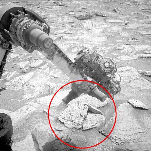 Clingy Martian boulder sticks with Curiosity rover for week | Nation ...