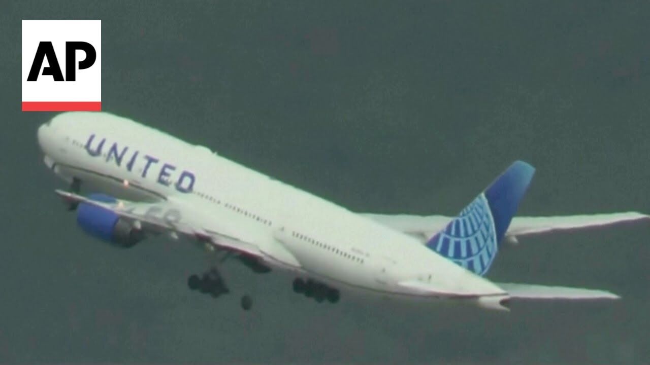 Moment United Airlines Plane Loses A Tire During Takeoff ...