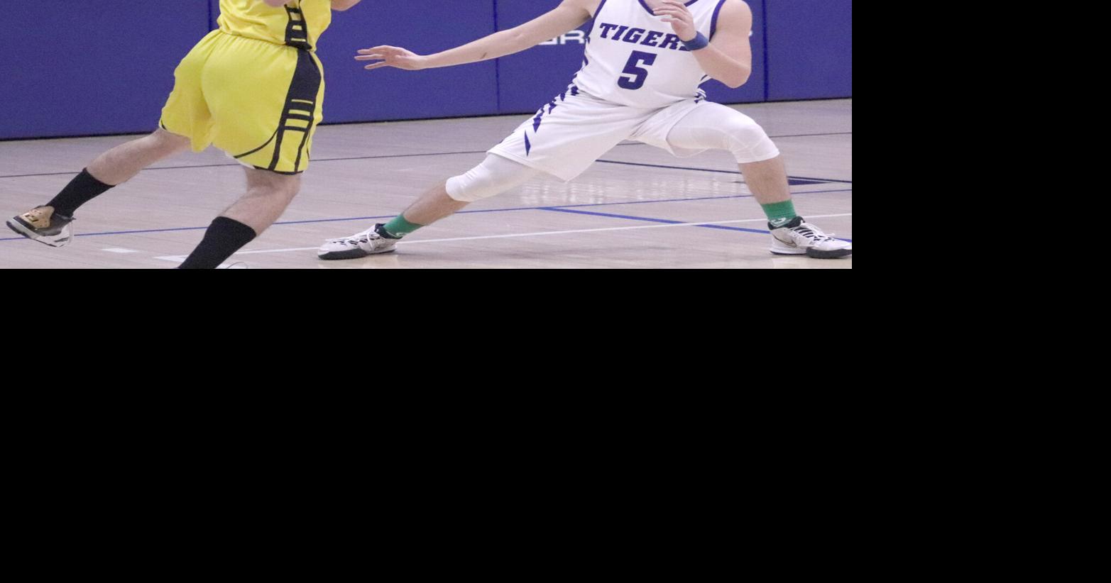 IOWA CLASS 1A DISTRICT BOYS' BASKETBALL Griswold survives, advances in