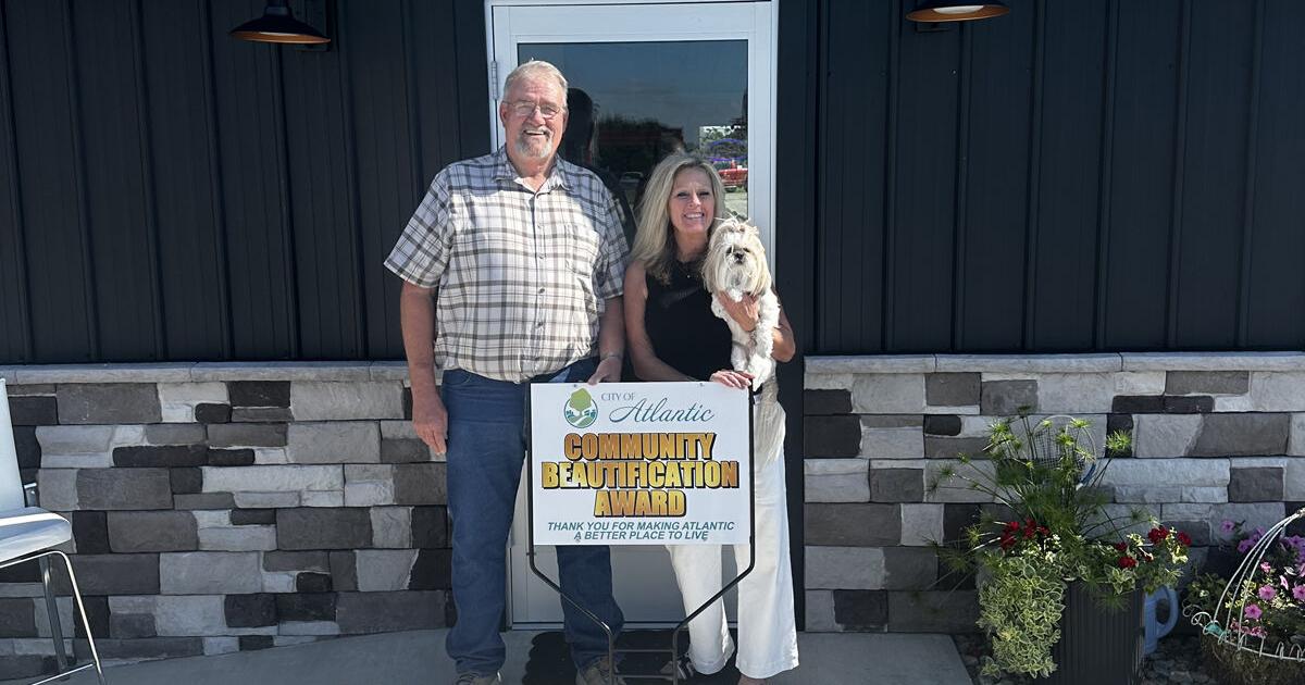 Home decor/gift business receives beautification award