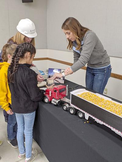 Flint Hills Resources Menlo Staff Teach Students About Ethanol Production Lifestyle Swiowanewssource Com