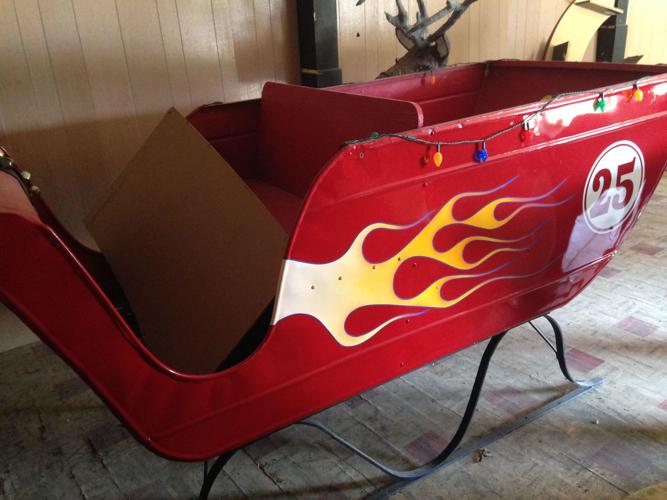 Restored sleigh, reindeer return to annual Duncan Christmas Parade