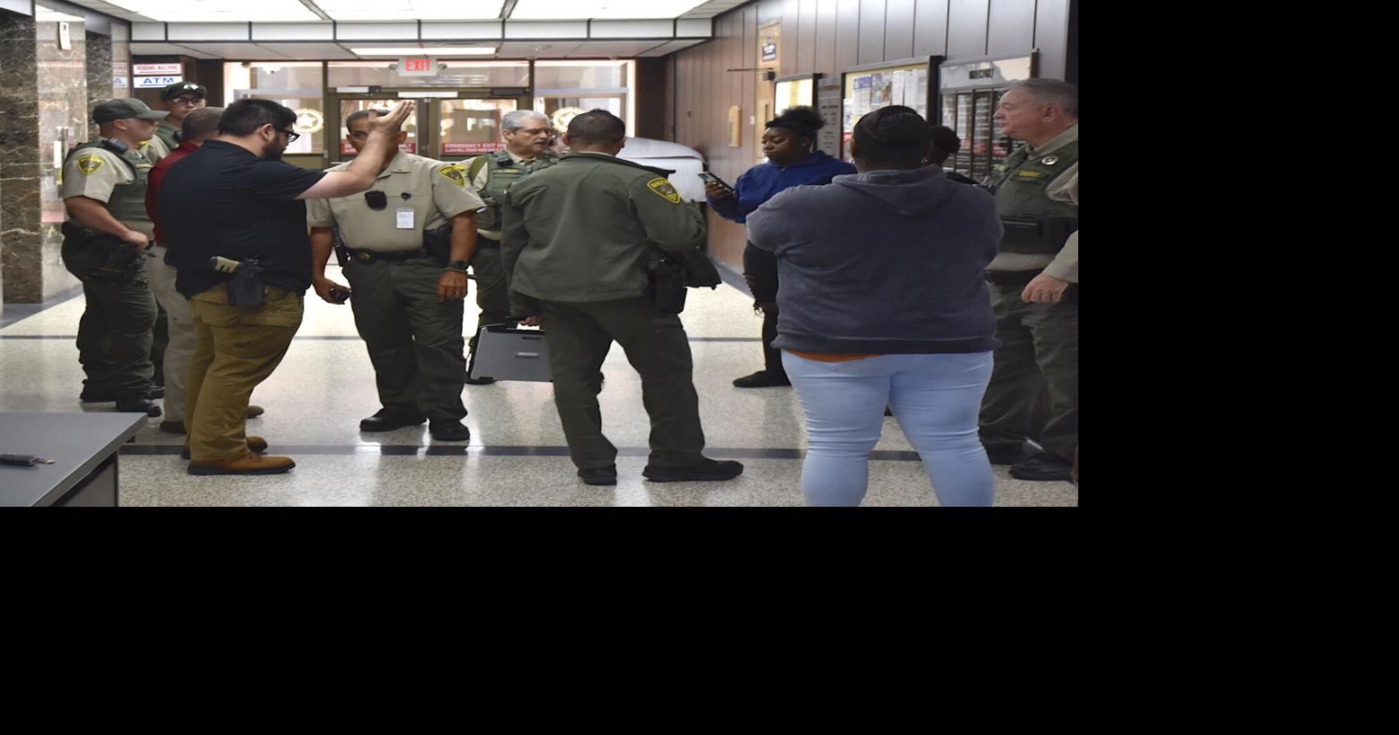 Chaos quashed at courthouse | News | swoknews.com