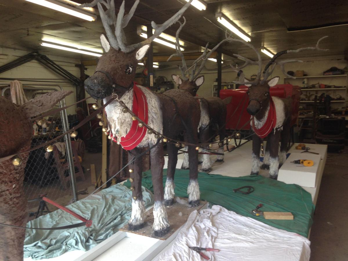 Restored sleigh, reindeer return to annual Duncan Christmas Parade