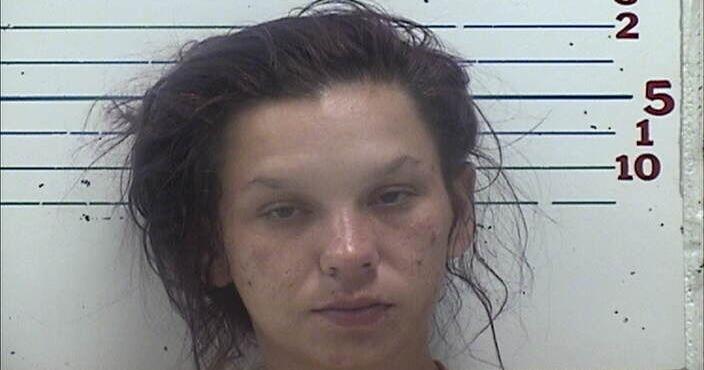 Undercover detectives arrest three people for drug distribution - Vimarsana News