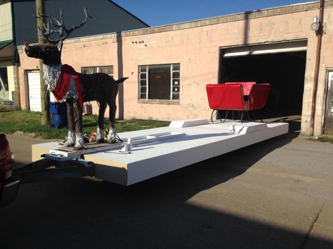 Restored sleigh, reindeer return to annual Duncan Christmas Parade