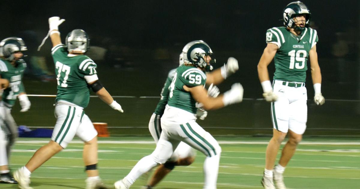 Photo: swxlocalsports.com Billings Central Edges Laurel 13-7 in Class A Playoff Thriller