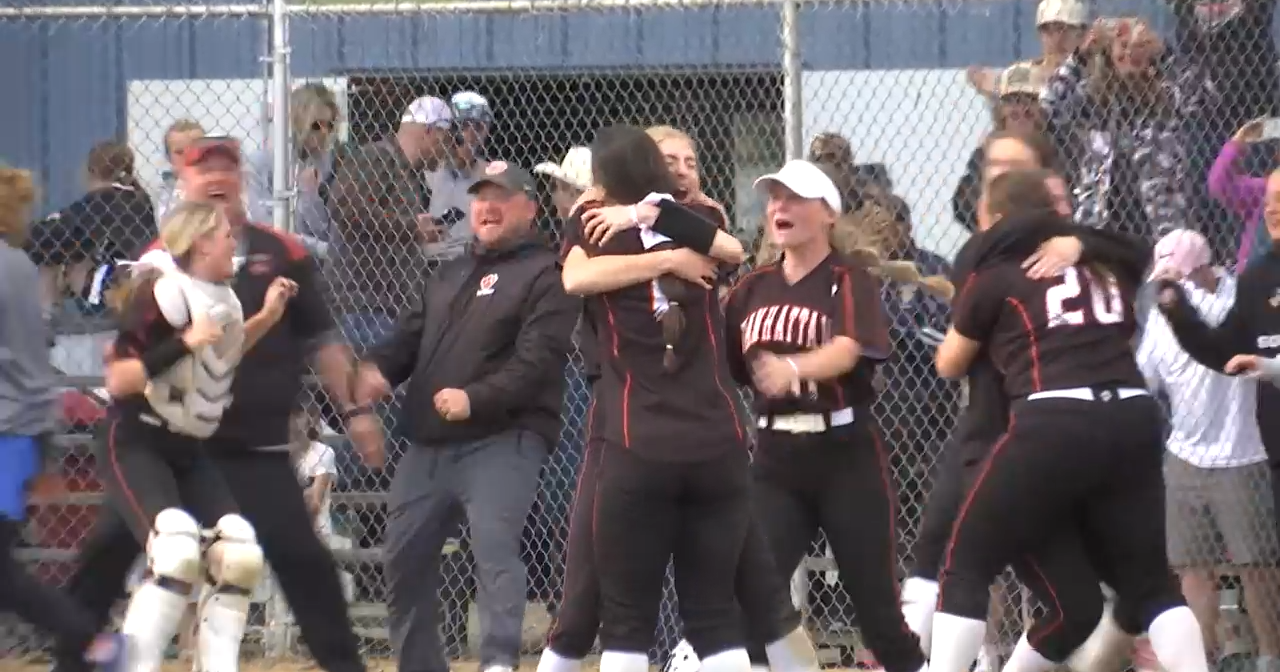 Manhattan Magic: Tigers battle back to win first B/C softball state title - Vimarsana News