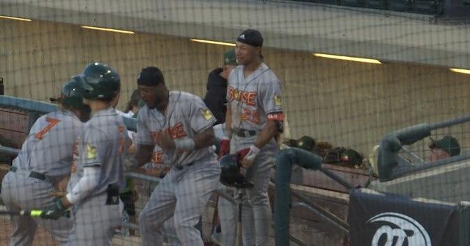 Hawks tally 21 hits in 16-2 rout of Mustangs - Vimarsana News