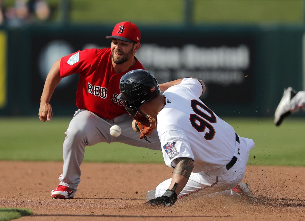 Valley News - Pedroia plays it safe this time