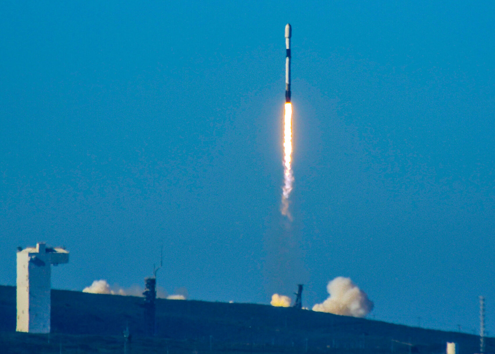SpaceX launches rocket carrying 50 Starlink satellites from