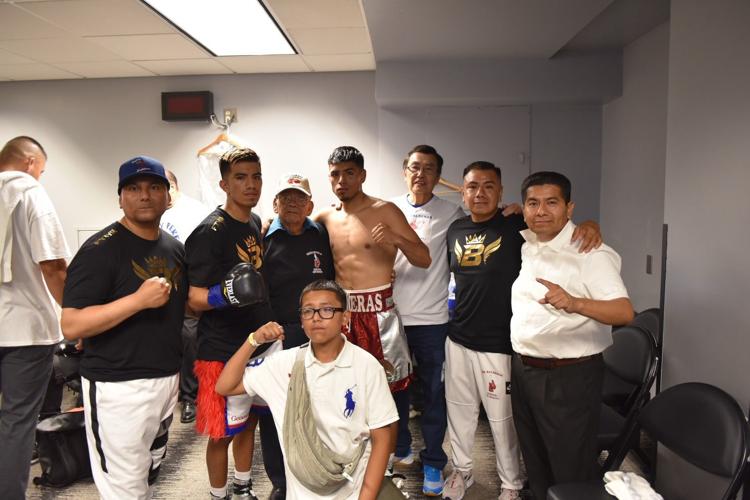 Flawless: Balderas brothers make it a combined 10-0 to start ...