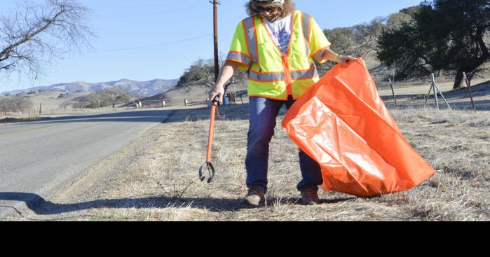 Volunteers Pick Up Roadside Trash Local News 9590