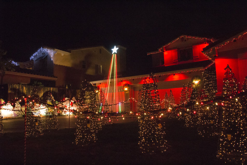 in buellton a community rallies around christmas lights local christmas 2