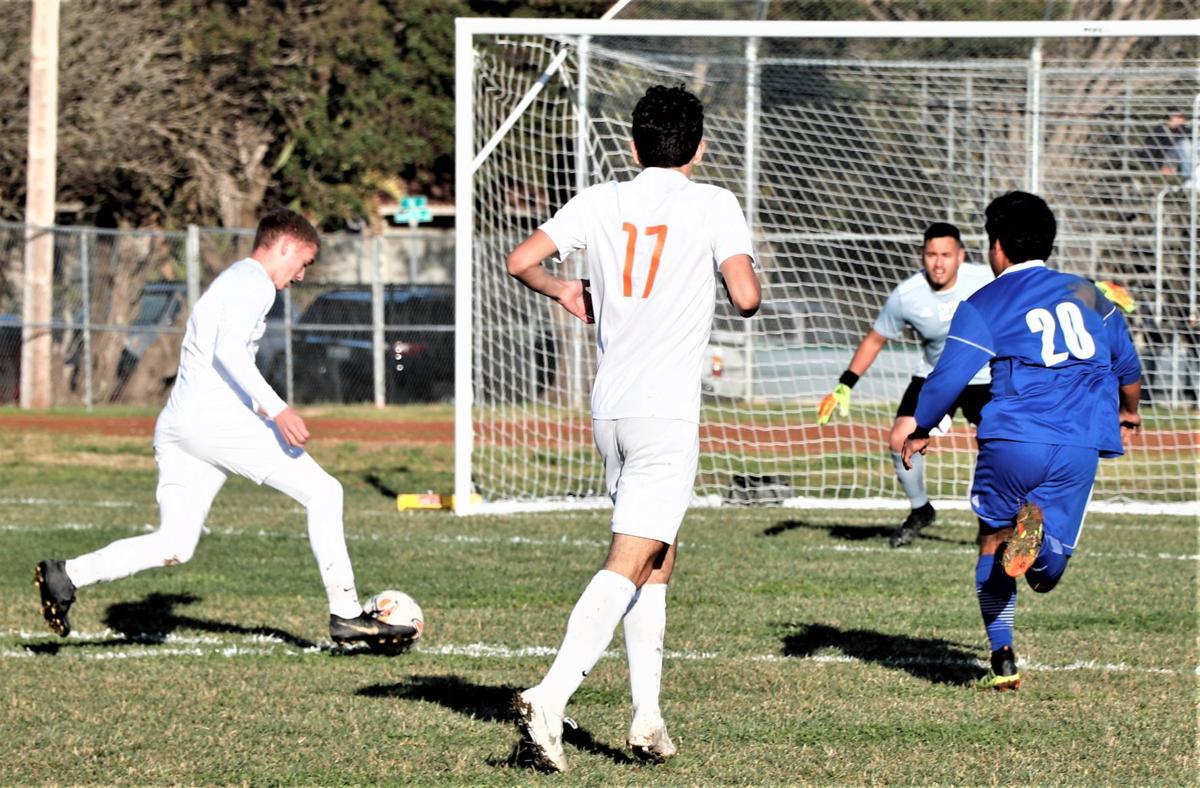 Slick Field No Problem For Santa Ynez In 2 0 Boys Soccer Win At