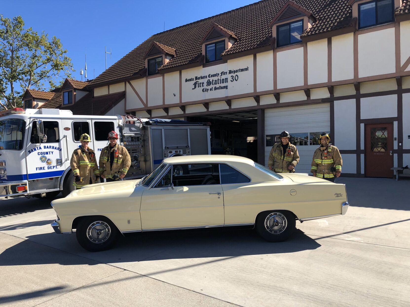 Retired SYVHS coach Ken Gruendyke debuts '67 Chevy Nova at Vikings
