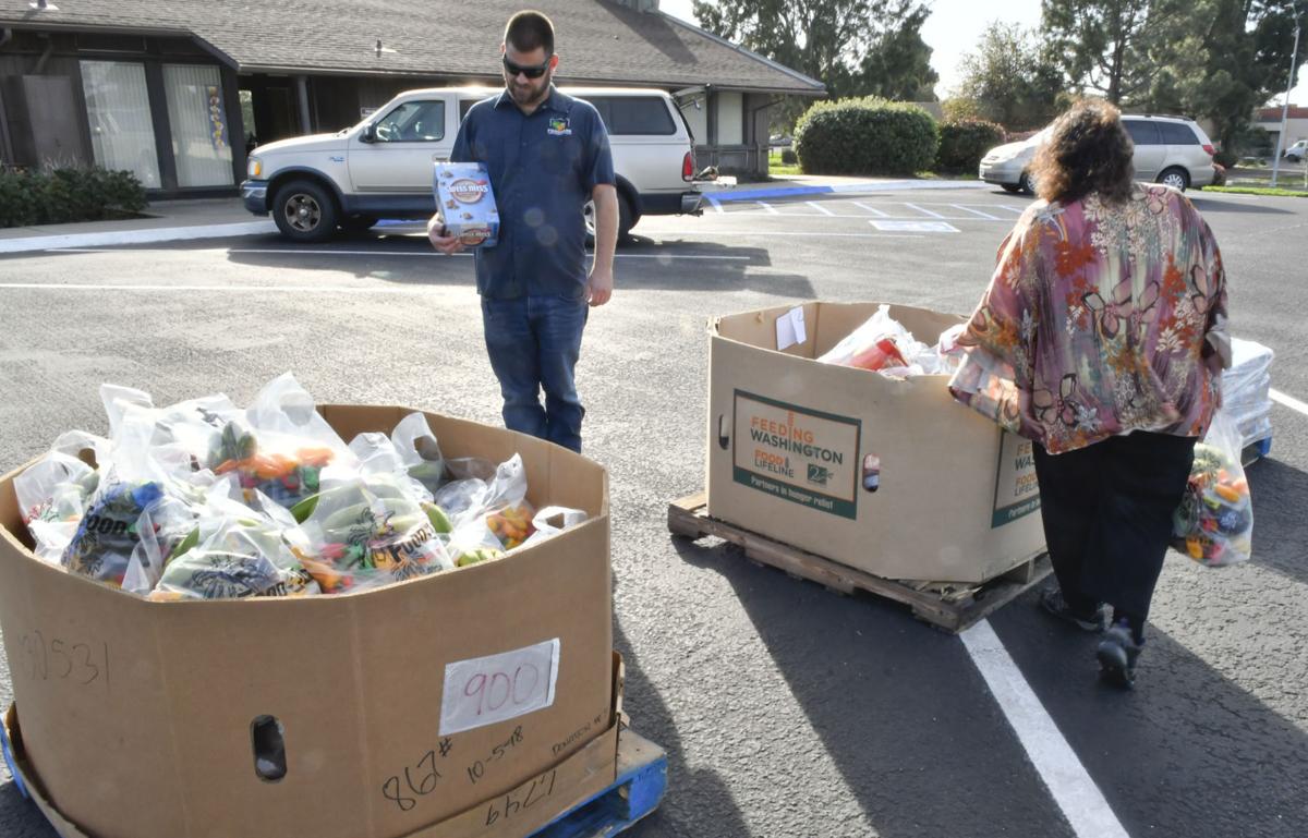 011819 Lompoc Foodbank distribution