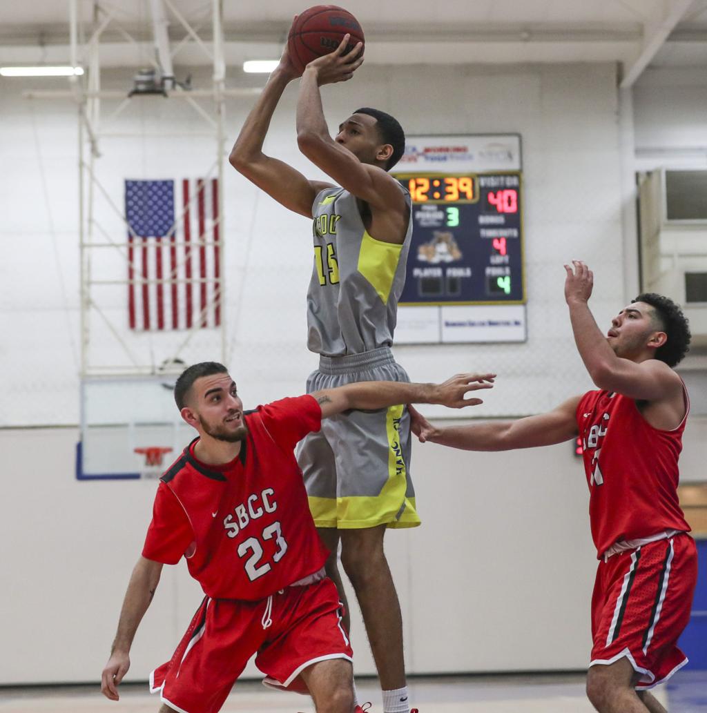 Hancock Basketball Bulldogs Sweep Vaqueros As Men Hit 20 Wins Local Syvnews Com