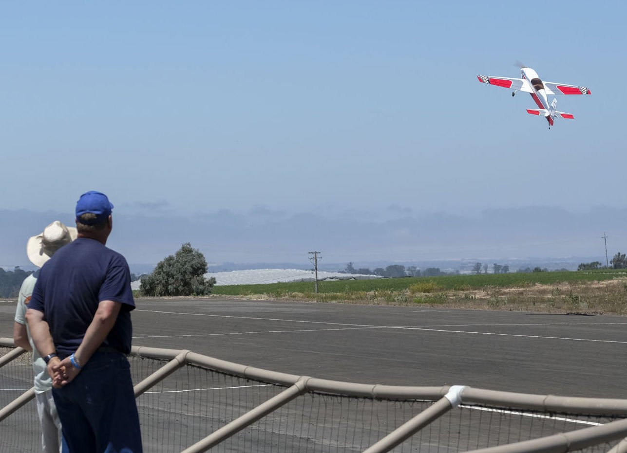 giant model aircraft