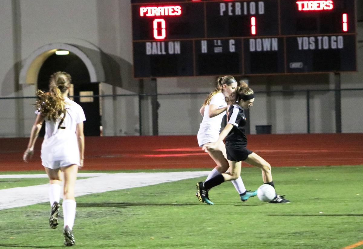 Girls Soccer San Luis Obispo Stays Perfect Tops Santa Ynez 4 1
