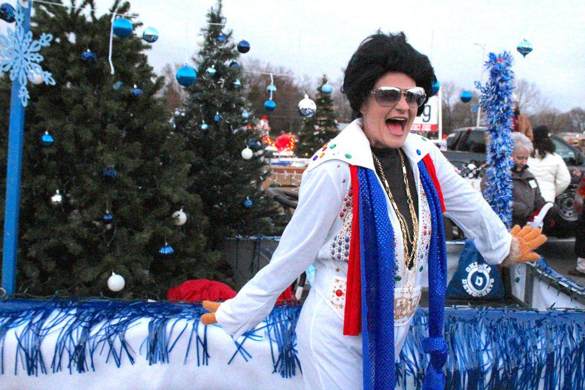 Tahlequah Christmas Parade 2022 Parade Of Lights Draws 80 Entries, Big Crowd | News |  Tahlequahdailypress.com