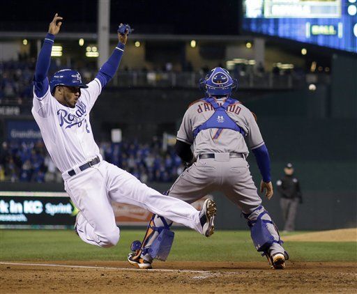 Photo: Mets David Wright hits 2-run homer off Royals Yordano