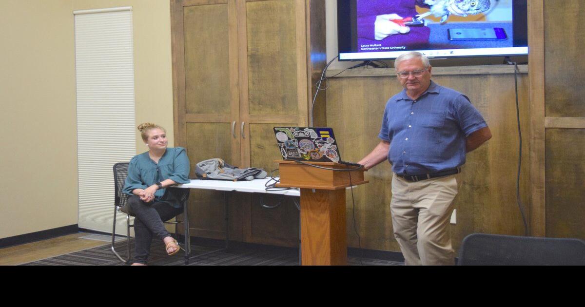 FLOCKING TOGETHER Audubon members meet monthly to talk about birds