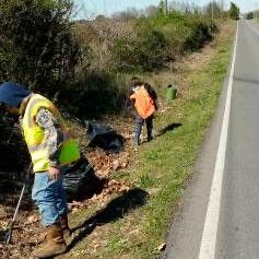 EVERYDAY HEROES: Local family picks up trash from roadsides - Vimarsana News