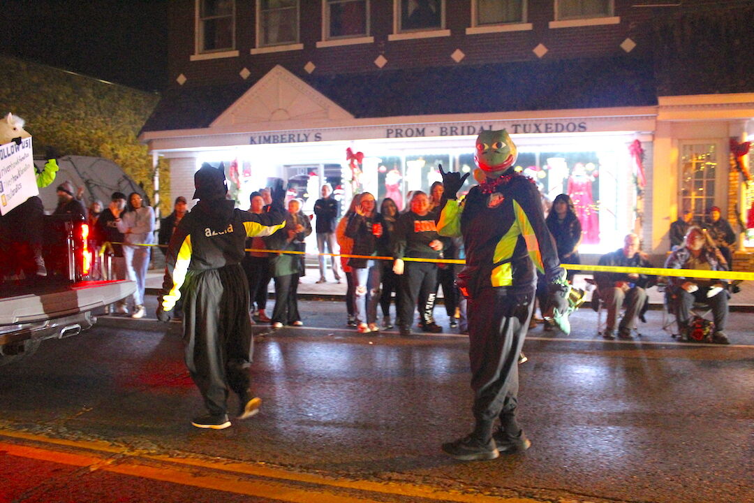 Tahlequah Area Chamber Of Commerce 2022 Christmas Parade | Multimedia ...