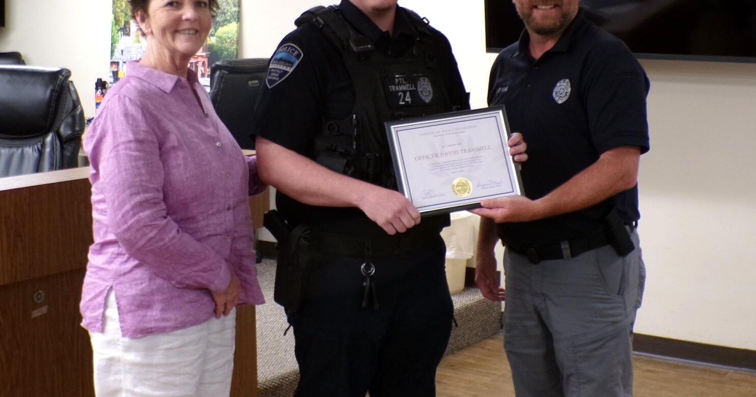 Tahlequah city employees get 3% pay hike; police officer receives commendation - Vimarsana News