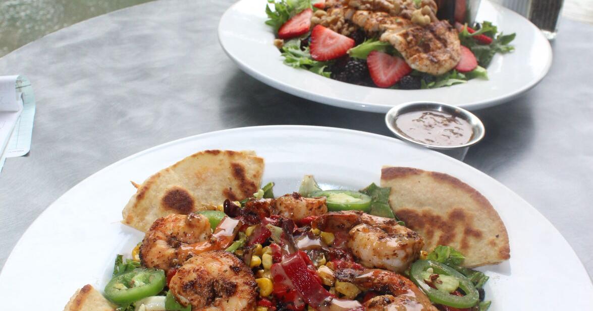National Salad Month has restaurants look at leafy options - Vimarsana News