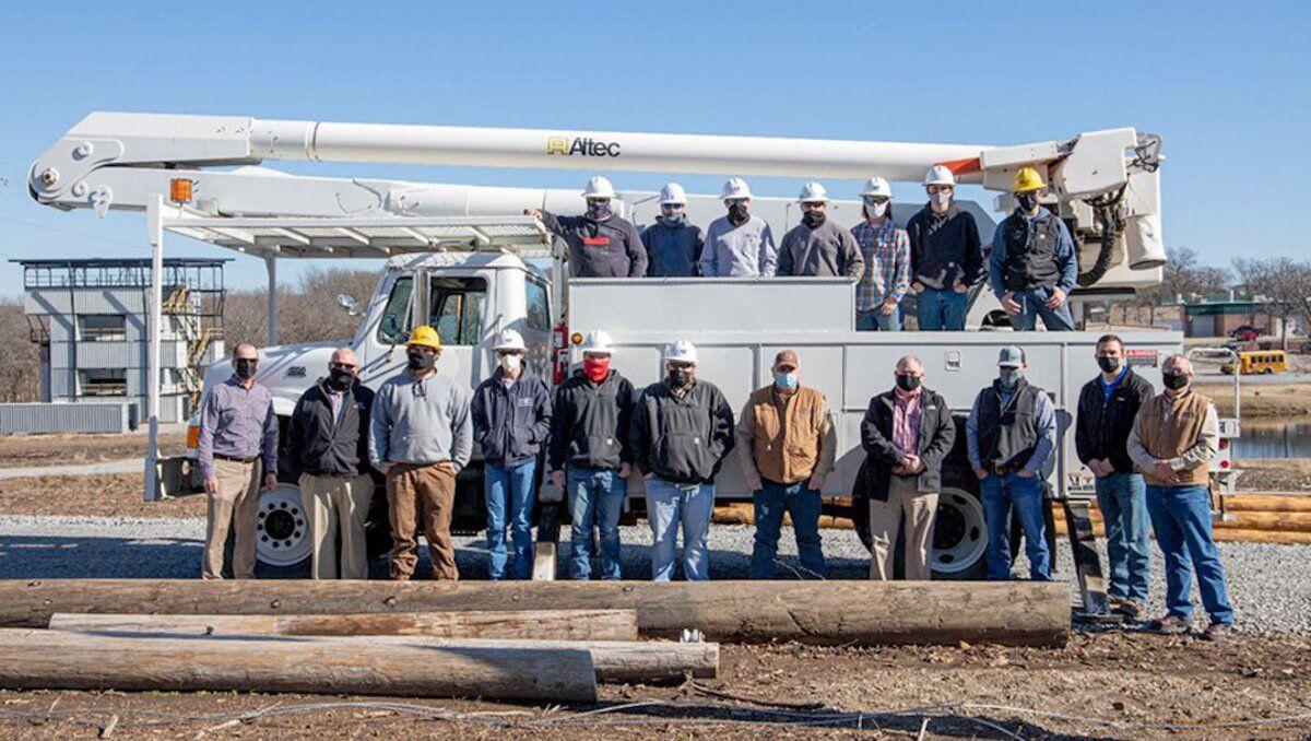 GRDA bucket truck donation to boost electrical linemen training | News |  tahlequahdailypress.com