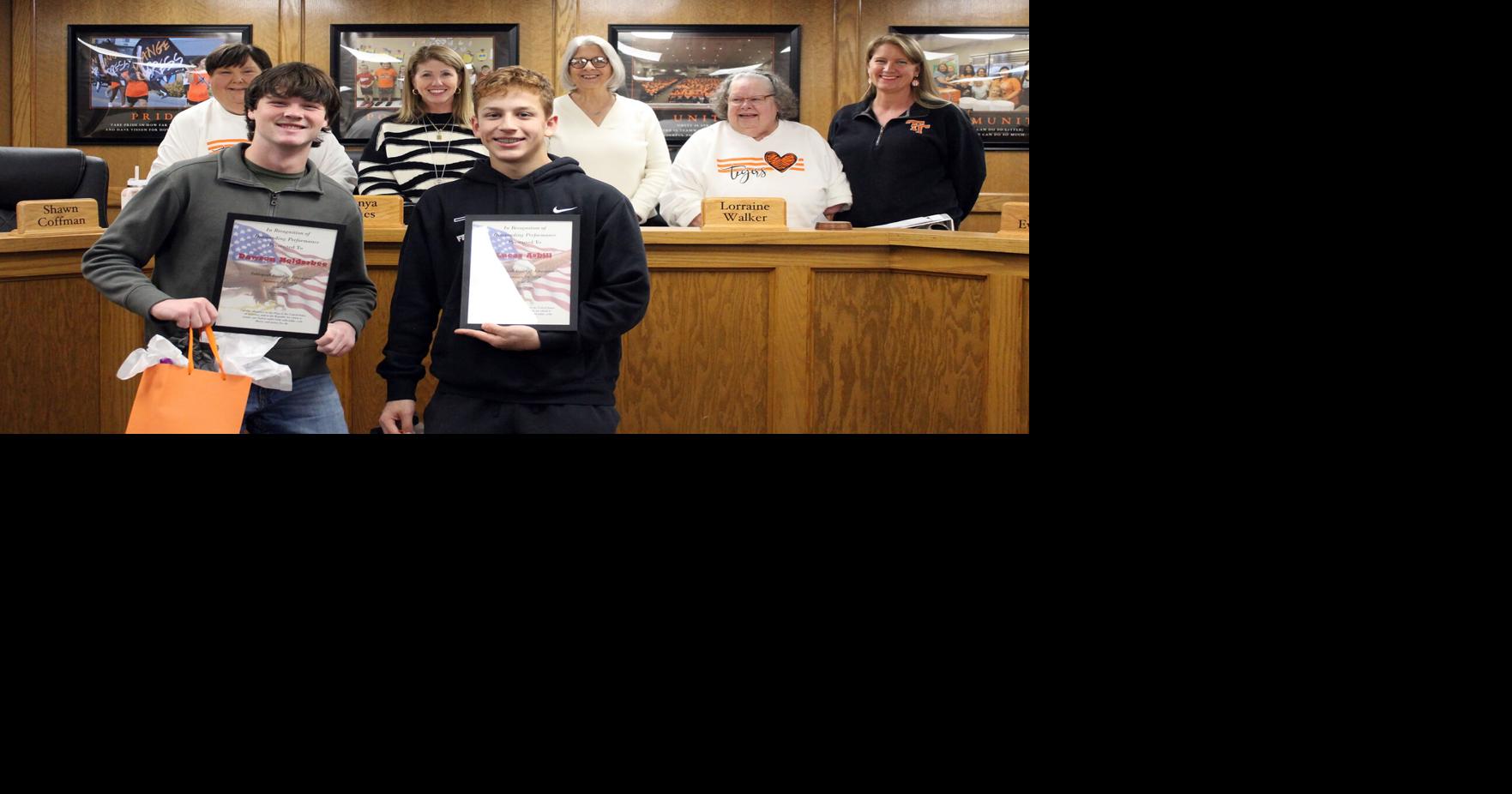 TPS Board of Education discusses technology, recognizes board members