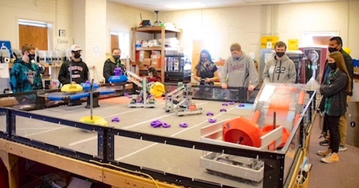 SHS Robotics team takes tops at State - Image