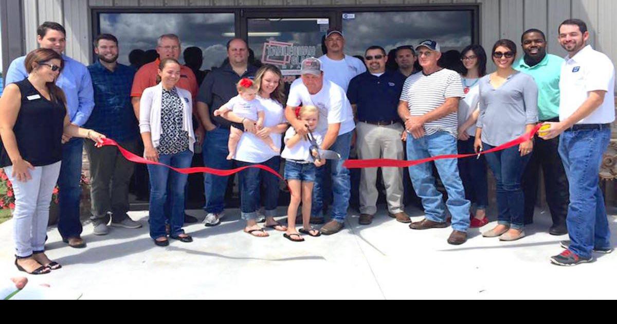 Tahlequah Glass ribbon cutting Businessfarm